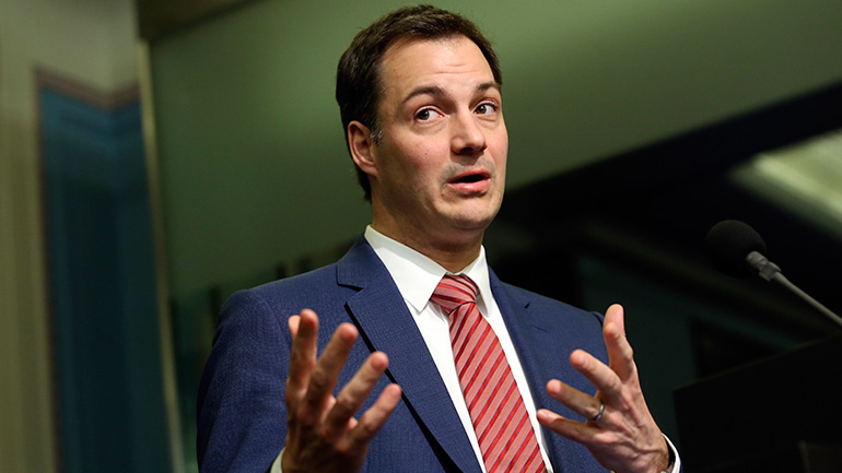 Ο πρωθυπουργός του Βελγίου λέει «όχι» στον υποχρεωτικό εμβολιασμό